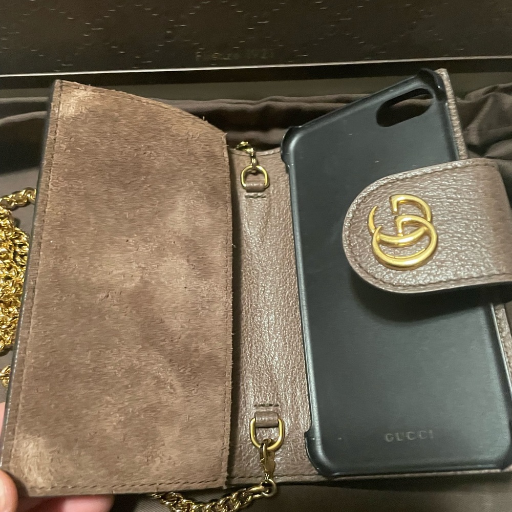 Authentic Gucci Ophelia GG Supreme Canvas iPhone 7/8 Case. - Picture 6 of 6